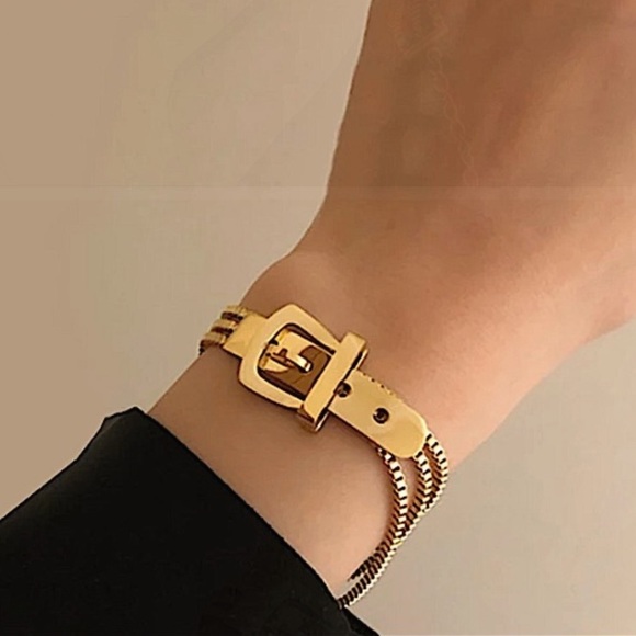 Belt Buckle Design 18K Gold Plated Bracelet - Picture 3 of 4